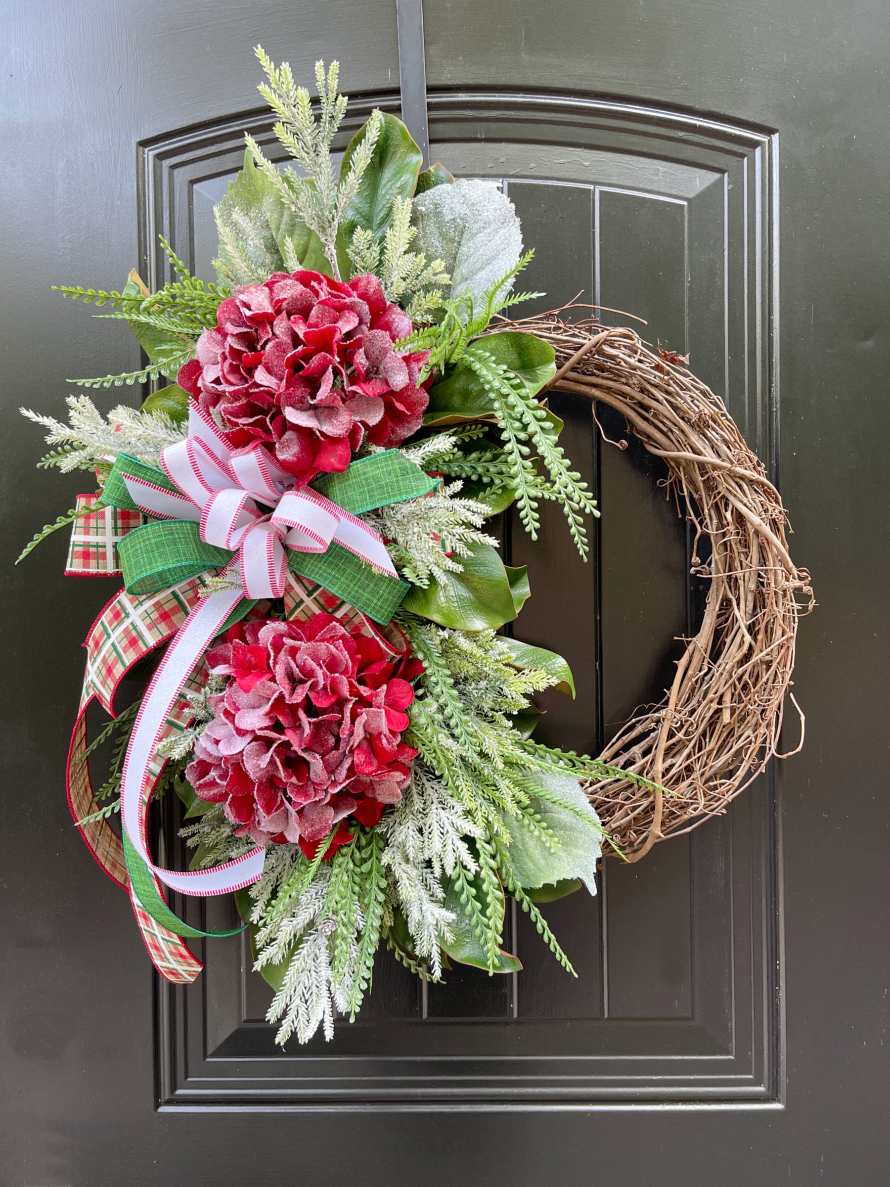 　Decorated Christmas Wreath Amazon.com: The Wreath Depot Aurora Winter Wreath, 24 Inches