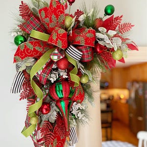 Christmas Corner Swag With Red and Green, Corner Christmas