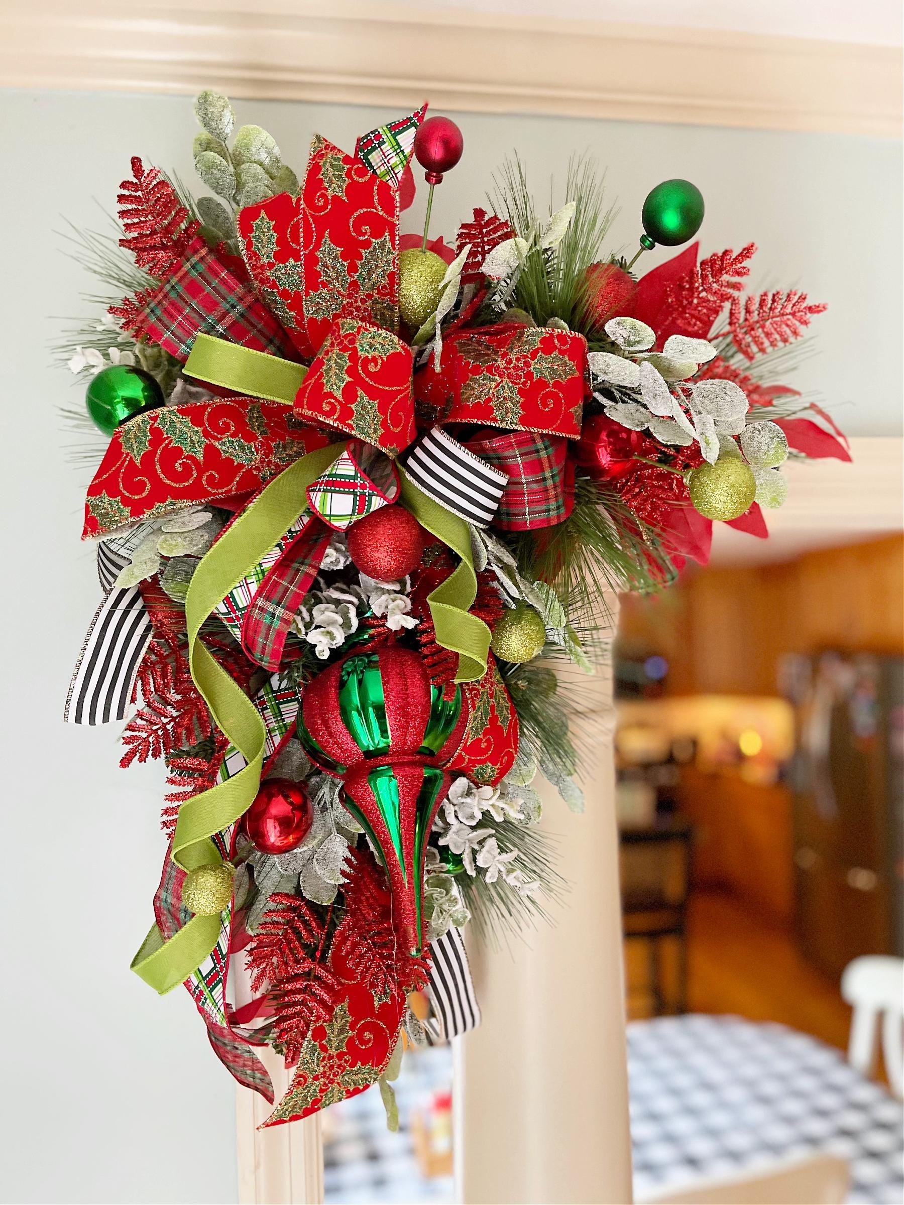 Christmas Corner Swag With Red and Green, Corner Christmas