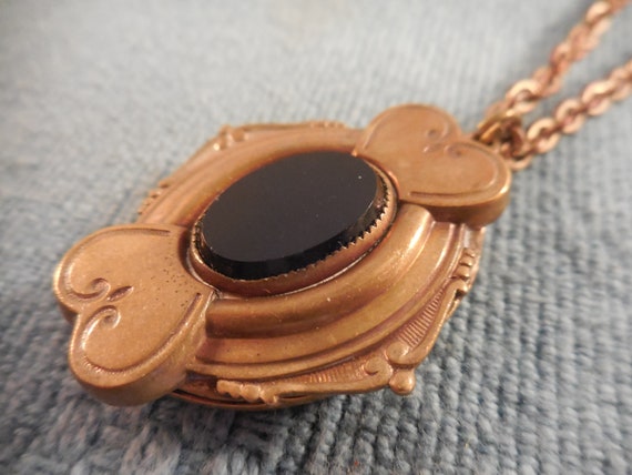Vintage Gold Tone* Locket Pendant Necklace Black … - image 3