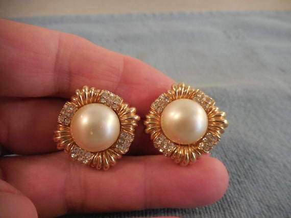 CINER Faux Pearl Rhinestone Clip On Earrings - image 2