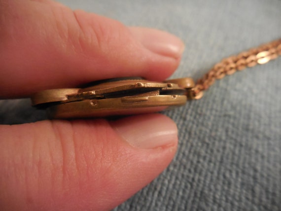 Vintage Gold Tone* Locket Pendant Necklace Black … - image 8