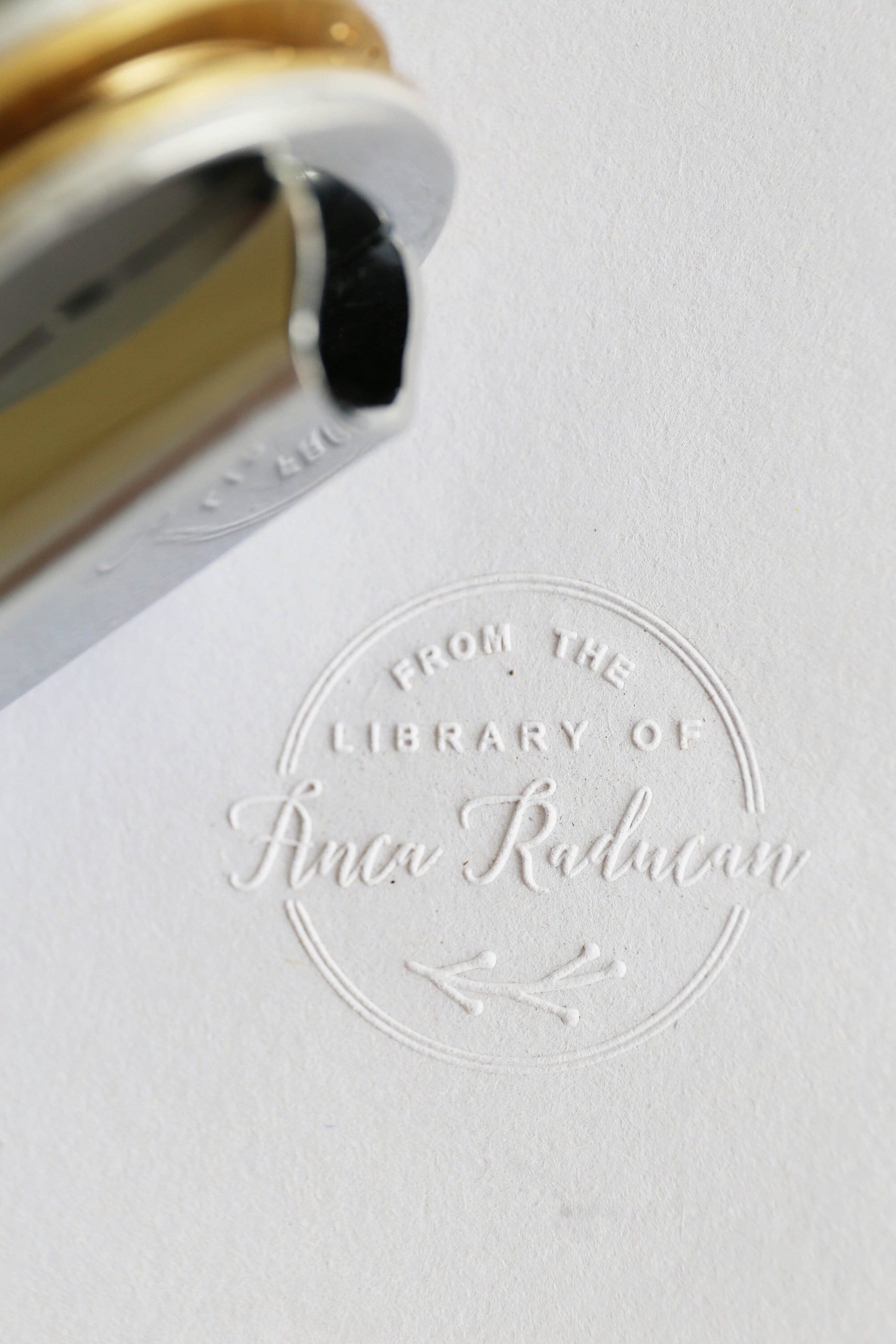 Goffratrice Per Libri In Metallo – Design A Coda Di Rondine, 10x10 Cm, In Ottone E Acciaio, Per Sigilli Personali, Diari, Biglietti E Inviti