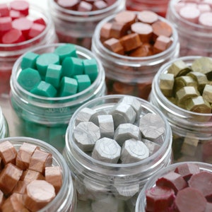30 couleurs scellant des perles de cire, perles de sceau de cire, emballage de cadeau d’invitation de mariage, 55 pcs dans la bouteille pour 11-15 joints