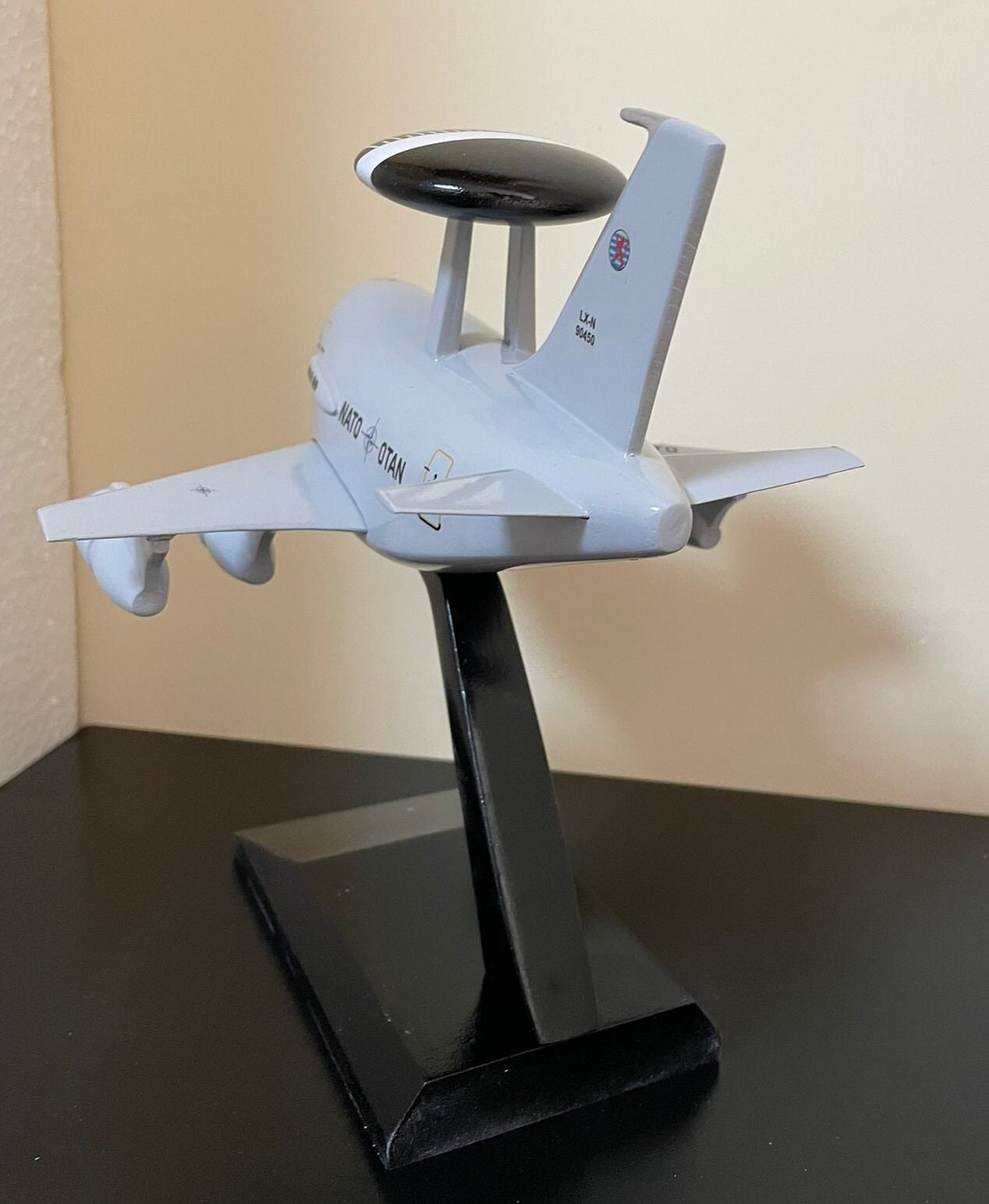 boeing-nato-awacs-e-3a-sentry-stump-chubby-model-pilot-souvenir