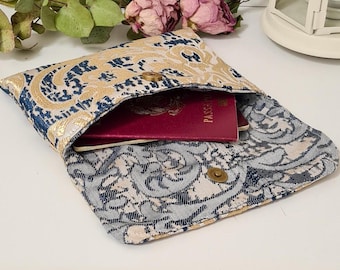 Mini Clutch aus marokkanischem Brokat – handgemachtes Schminktäschchen & Reise-Organizer mit floralem Muster