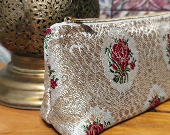 Kosmetiktasche aus marokkanischem Stoff – Schminktasche mit Blumenmuster (Rosen), handgemachtes Täschchen