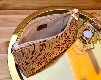 Kosmetiktasche aus marokkanischem Brokat – Kulturtasche Stoff, Schminktasche für Reisen in Weinrot & Gold
