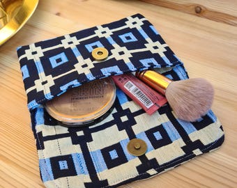 Mini Clutch aus marokkanischem Stoff – handgemachte Kosmetiktasche & Schminktäschchen mit Magnetverschluss