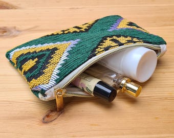 Small makeup bag in ethnic style in green with Berber pattern (Amazigh pattern)