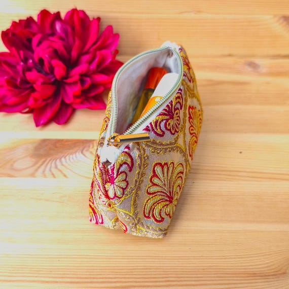Kosmetiktasche aus marokkanischem Brokat in Creme, Rot & Gold – handgemachte Schminktasche, Kulturbeutel, Handmade in Hamburg