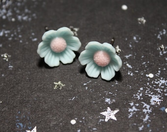 Resin Daisy Flower Stud Earrings