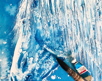 青い背景に白い馬 オリジナル水彩画 乗馬壁アート ムスタング 長い