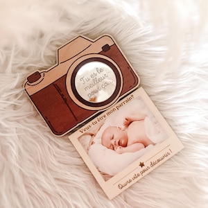 Annonce parrain en forme d’appareil photo et photo enfant personnalisée