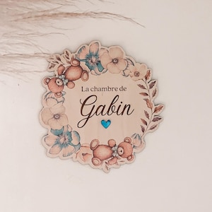 Personalized door sign for children&#39;s room with engraved name and flower crown