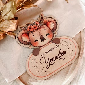 Personalized door sign for children&#39;s room with raised animal