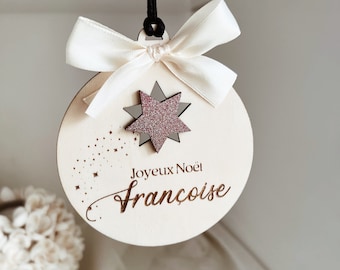 Boule de Noël avec prénom personnalisée et ruban en satin blanc