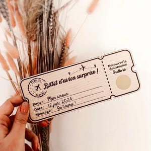Überraschende personalisierte Reiseankündigung ••Holzkoffergravur, Flugticket