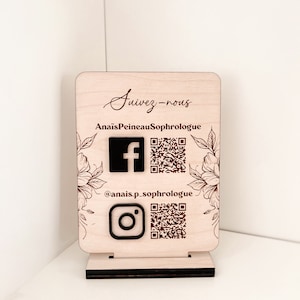 Plaque Instagram et Facebook avec logo relief et Qr code personnalisé