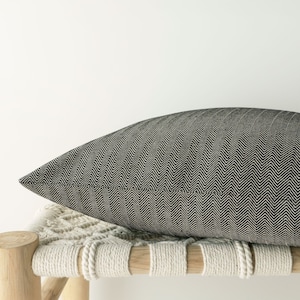 Capa de almofada decorativa em espinha de peixe preta carvão - fronha de lona de algodão - 16", 18", 20", 22", 24", capa de almofada lombar