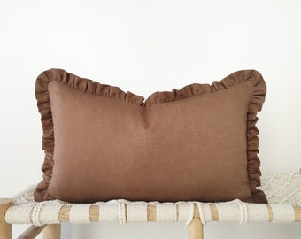 Funda de almohada lumbar de lino marrón óxido con sorteos - funda de cojín con volantes en tono tierra en 12x20inches / 30x50cm