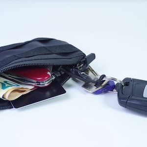 Urban Black Heat-Sensitive Key Holder – Minimalist Techwear Gift