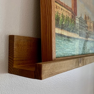 Floating Picture Ledge Shelf – Wall-Mounted Wooden Shelf for Photos, Art, Prints – Customizable Sizes & Colors – Home Decor Gallery Wall