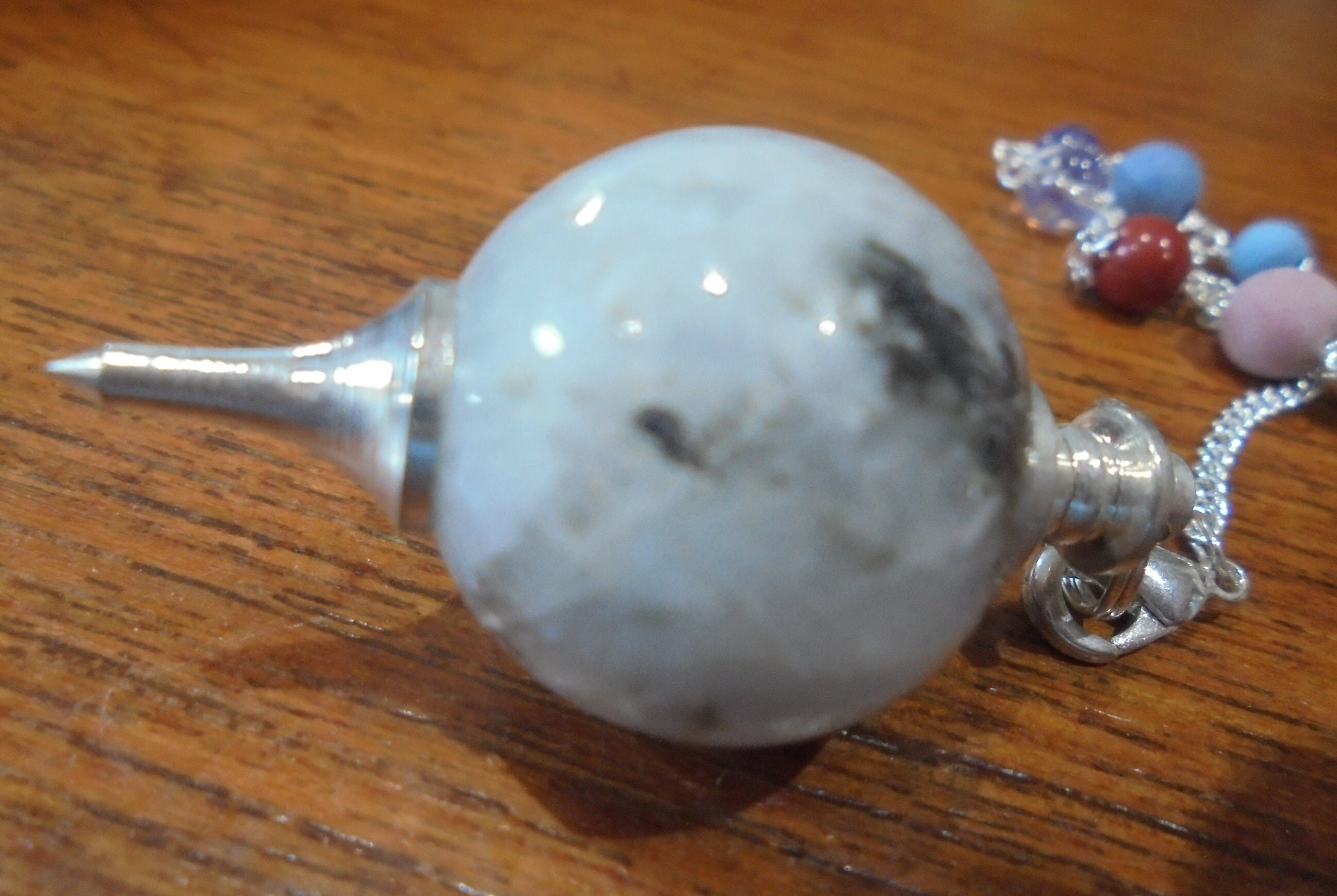 Pendule Séphoroton Pierre de Lune. Pendule en Pierre Naturelle. Radiesthésie. Géobiologie. Feng Shui