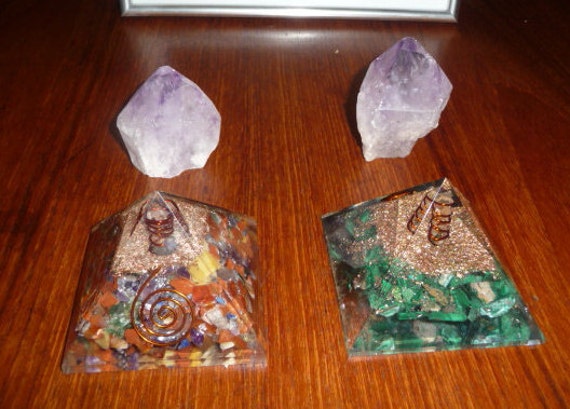 Pyramide Orgonite Pierres, Pointe de Cristal Roche, Spirale en Cuivre...