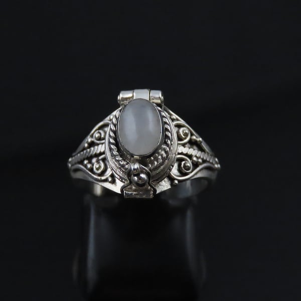Sterling silver, Rainbow moonstone, Bali locket ring