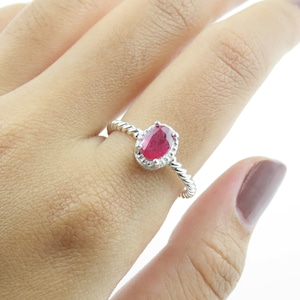 はち✨クリスマス直前商品❣️美しい❣️勝利に導く❣️Ruby ring✨ Vintage Sterling Silver Ring Ruby, CZ Twisted Size 8 1/2 - Etsy