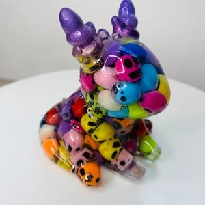 Skull Dragon, skully dragon, skulls in resin dragon, dragon lover, skull, skulls, skull gift, fun gift! Comes with gift box!