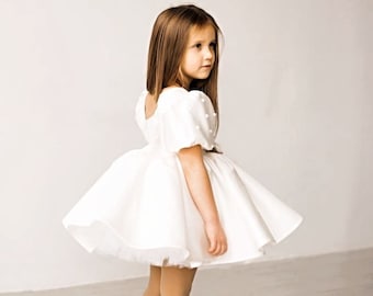 Robe en satin ivoire, robe de fille de fleur blanche, robe de premier anniversaire, robe de fille ivoire, robe de princesse, robe de soirée pour tout-petit, fille déguisée