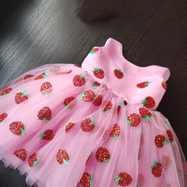 Strawberry Girl Tulle dress Baby dress First Birthday outfit Strawberry glitter dress Photoshoot girl dress Toddler party dress Fancy dress