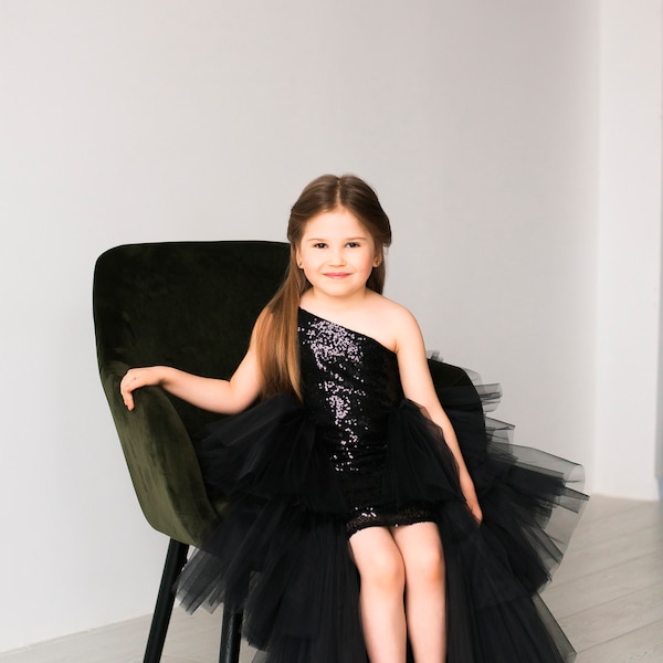 Robe en tulle Black Sequins Girl Une robe d’épaule Tenue de premier anniversaire Robe de fille Black Sparkle Robe de fille Photoshoot Robe de fête pour tout-petits