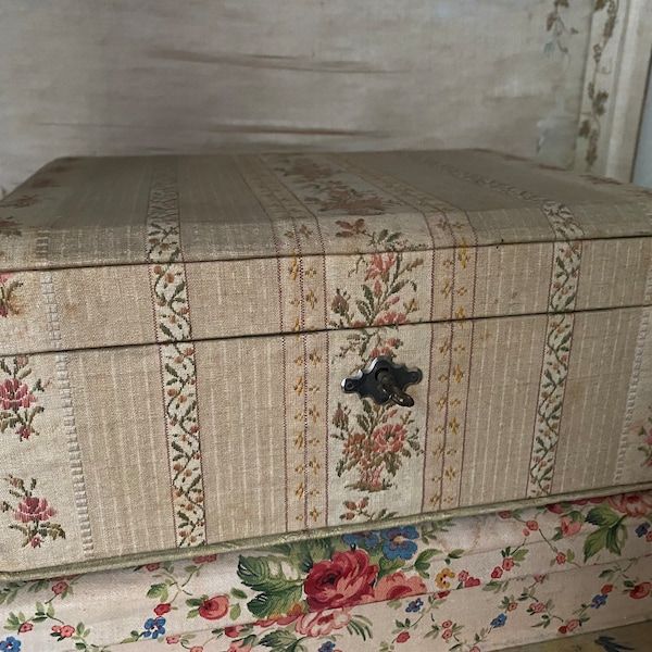 absolutely stunning fabric box,absolute rarity brocante,1920