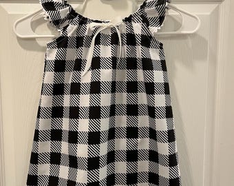 Black and white check flutter sleeve dress.  Size 4T per pattern.
