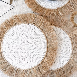 Raffia fringed placemat white 002 | Natural boho placemats ideal for event and Wedding table decor | Fringed straw charger | Wicker pads