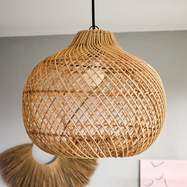 Handgefertigter Rattan Lampenschirm KANAWA | Wicker Hängelampe | Rustikale Pendelleuchte | Boho Kronleuchter | Dinner Table Pendelleuchte | Boho Dekor