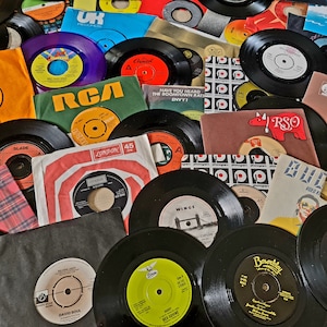 Build A Fantastic 1970s 7&quot; Vinyl Record Collection - Choose A Quantity Of 5, 25, 50 or 75 Vinyl Records