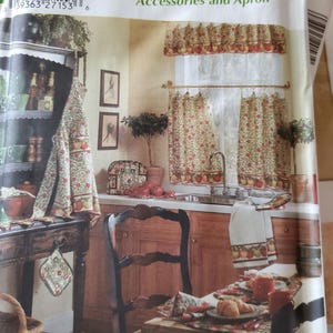 Simplicity pattern for kitchen accessories and apron.