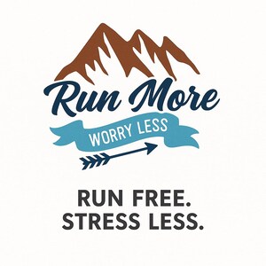 Puede incluir: Fondo blanco con un gr&aacute;fico de monta&ntilde;a marr&oacute;n y las palabras "Run More" en azul marino. Debajo, una pancarta azul claro dice "Worry Less" con una flecha. La frase "Run Free. Stress Less." est&aacute; impresa debajo.