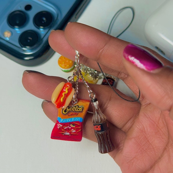 Kawaii Hotdog Cheetos y Coca-Cola Lunch Meal Bundle Llavero con dije de comida en miniatura para iPhone Android AirPods Mochila y bolsos