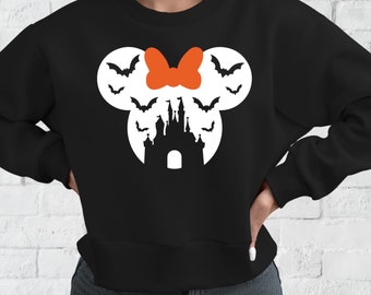 Camisa de Halloween con murciélagos y castillo de Minnie, sudadera con capucha de Halloween de Minnie espeluznante, sudadera de Halloween de Minnie Haunted Nights, regalo de Halloween de Disney
