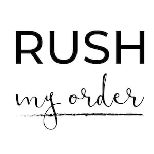 Op de afbeelding: Zwart-witte tekstafbeelding met de tekst "Rush my order" met een zwarte lijn eronder.