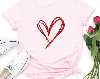 Camiseta con corazón: una linda camiseta para el Día de San Valentín.