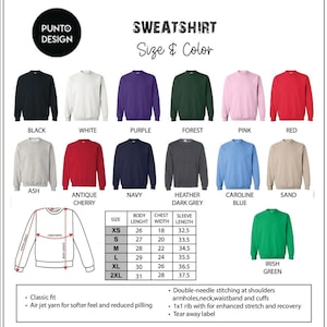 K&ouml;nnte beinhalten: Eine Gr&ouml;&szlig;entabelle f&uuml;r Sweatshirts in verschiedenen Farben und Gr&ouml;&szlig;en. Die Tabelle zeigt die K&ouml;rperl&auml;nge, die Brustweite und die &Auml;rmell&auml;nge in Zoll f&uuml;r die Gr&ouml;&szlig;en XS bis 2XL. Die Farben umfassen Schwarz, Wei&szlig;, Lila, Waldgr&uuml;n, Rosa, Rot, Asche, Antikes Kirschrot, Marineblau, Dunkelgrau meliert, Carolineblau, Sand und Irischgr&uuml;n.