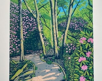 Landschaft, Linoldruck, Original Kunst, Rhododendren, Linoldruck, Waldland, Surrey, Grün, Blau, Rosa, Wandkunst, Limitierte Auflage, Linoldruck,