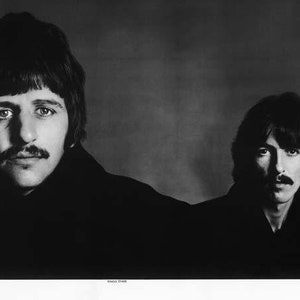 Plakat z banerem Beatlesów autorstwa Richarda Avedona dla Stern 1968 na płótnie