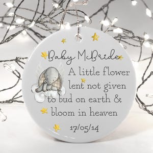 Regalo commemorativo personalizzato per la perdita di un neonato, un piccolo fiore, Quaresima non data, decorazione da appendere in ceramica con un grazioso disegno di un angelo elefante.